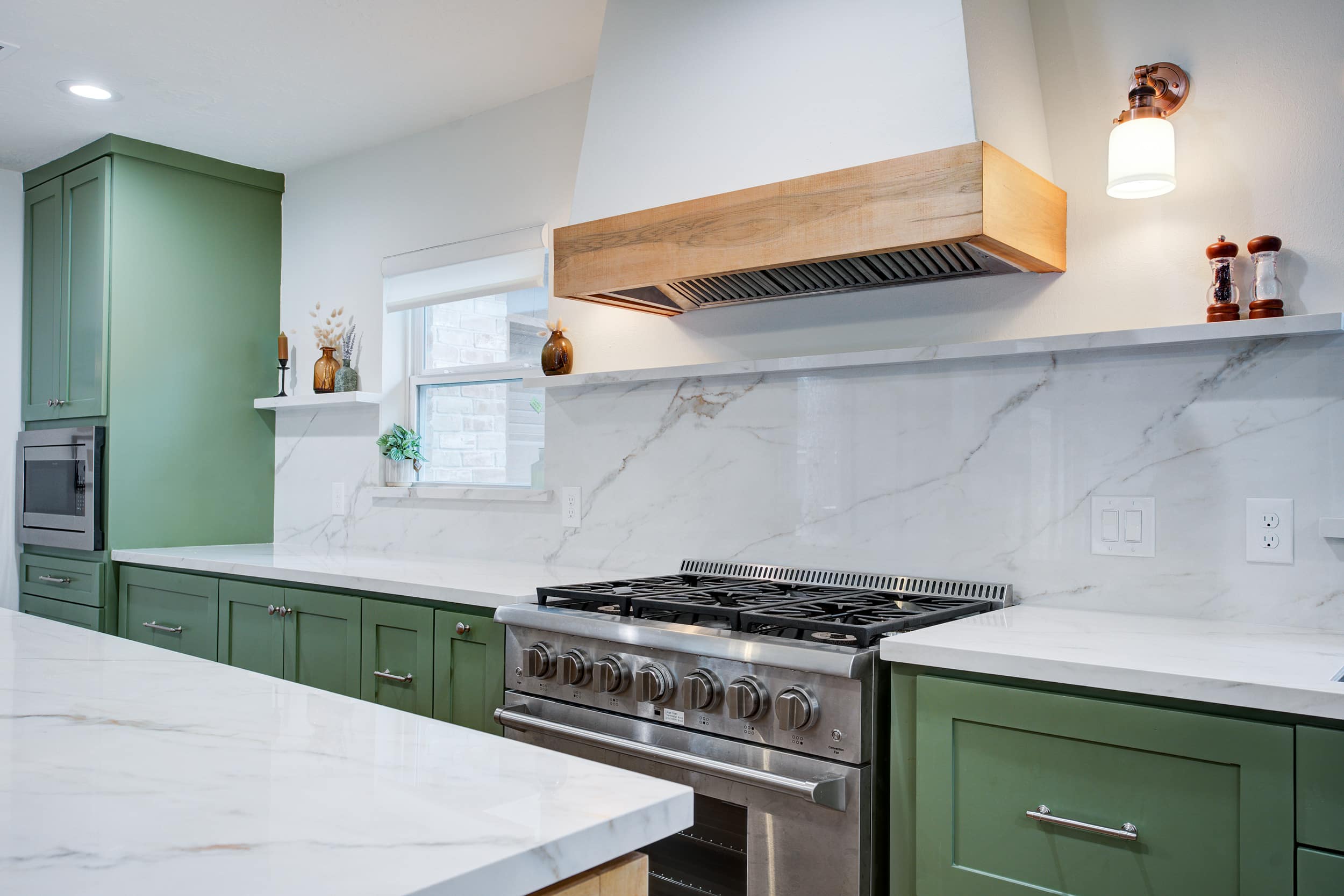 Porcelain Kitchen Countertops & Backsplash