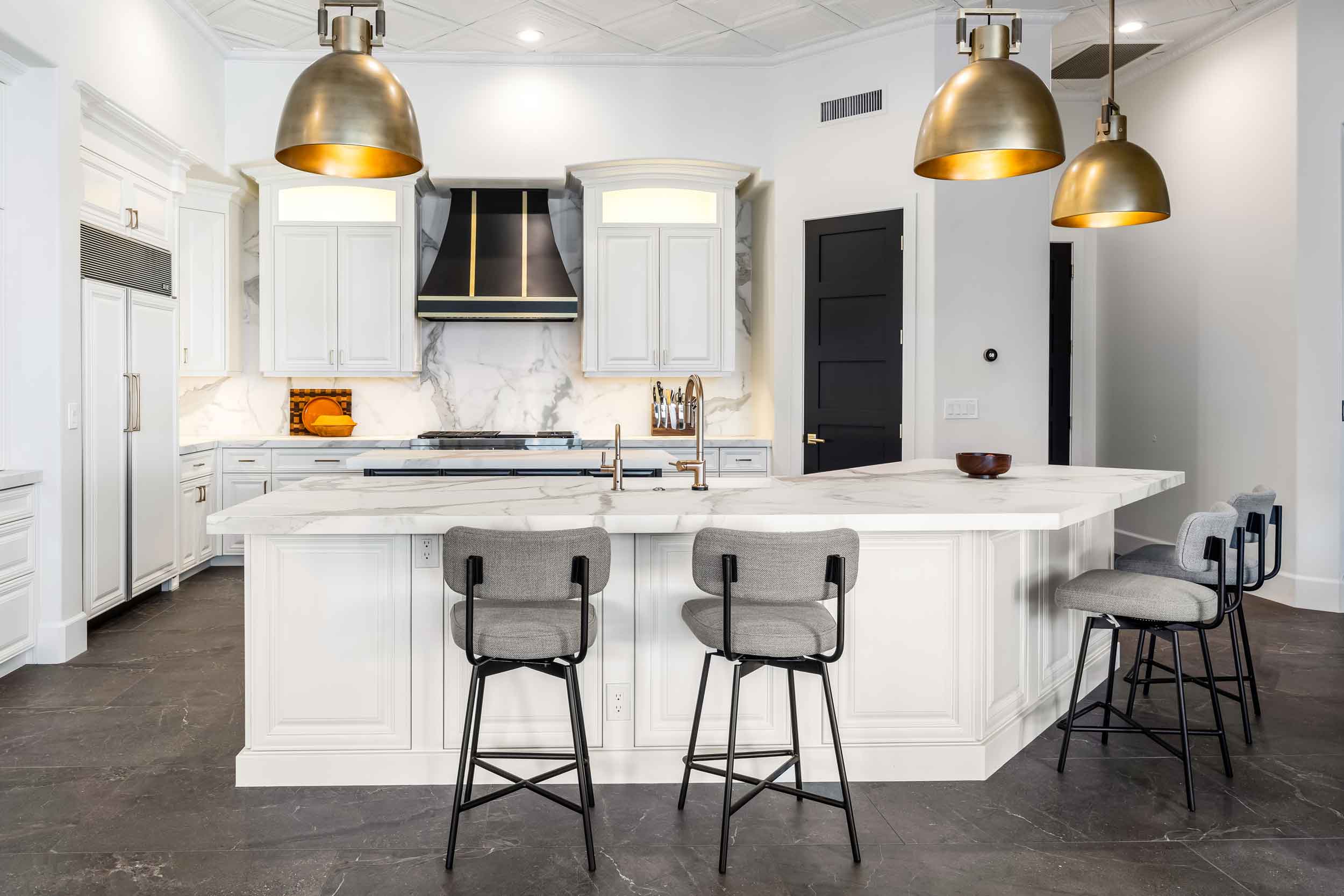 Large-format Porcelain Sintered Stone Countertops and backsplash in White Classico