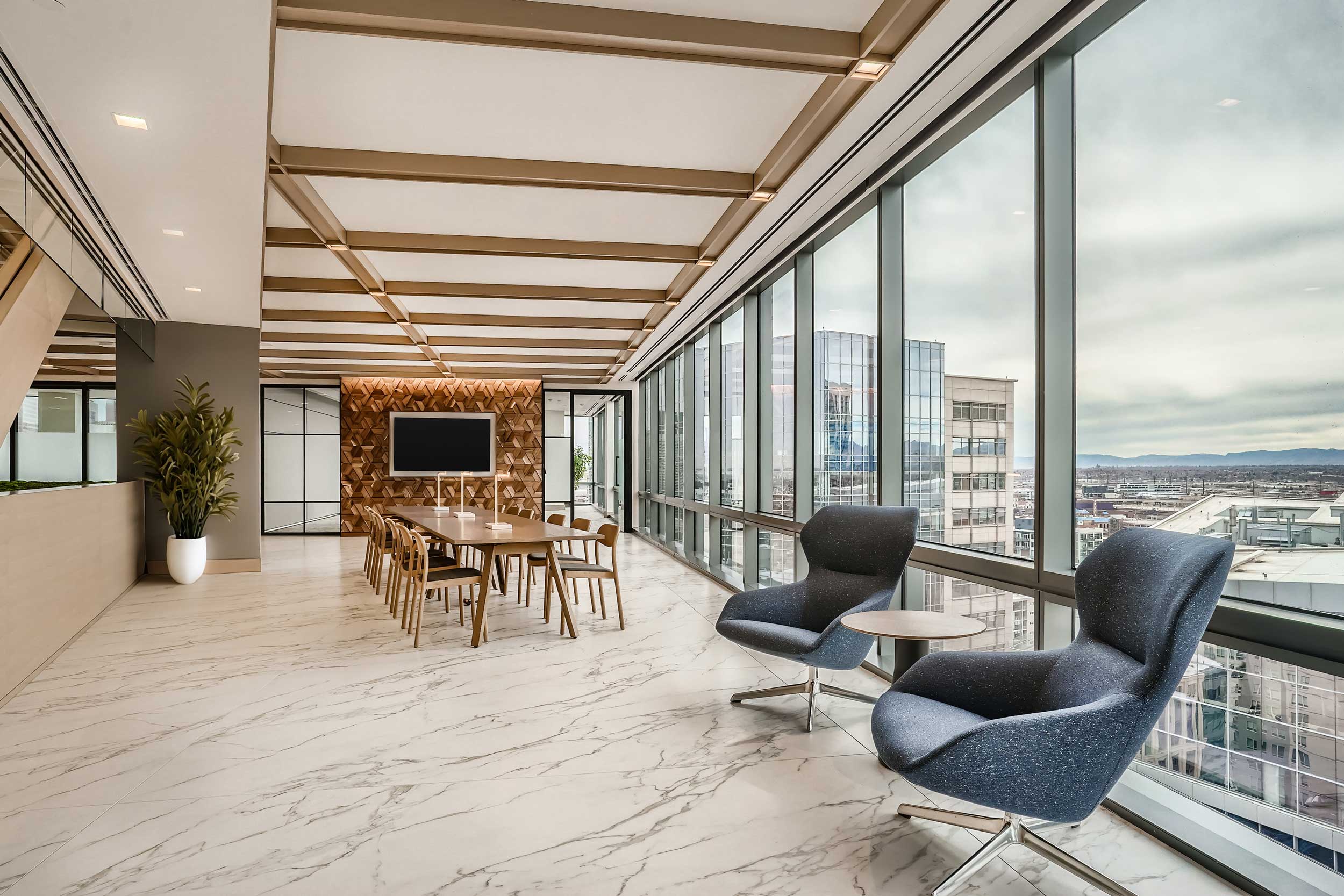 Large-format Porcelain Flooring in Calacatta Natural